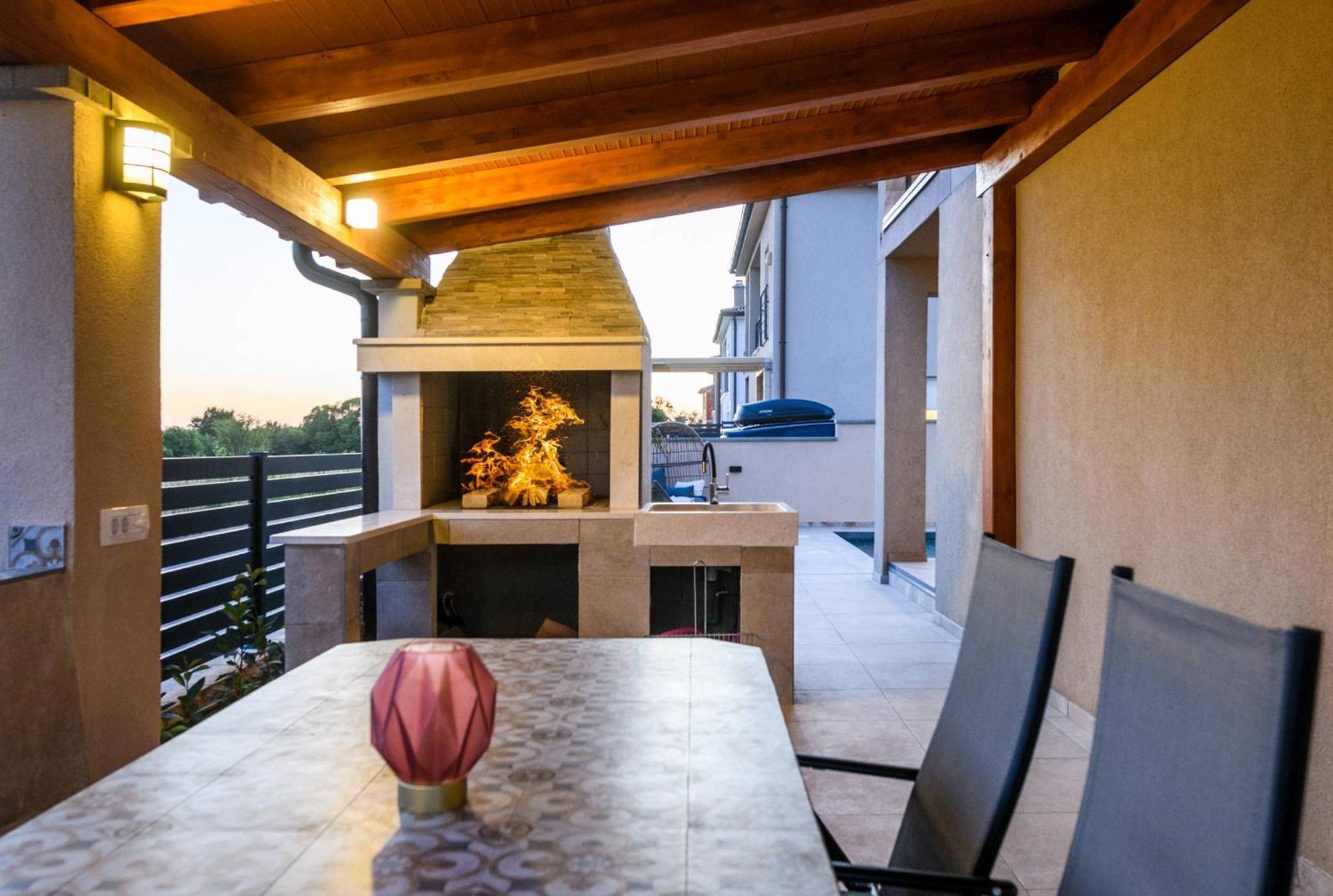 Villa Brionika Mit Pool Vodnjan Exterior foto